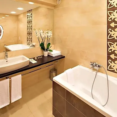 Z-hotel Business & 4* Otwock
