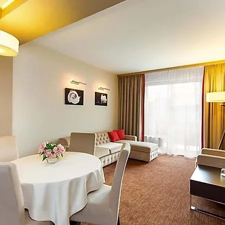Z-hotel Business & Hotel