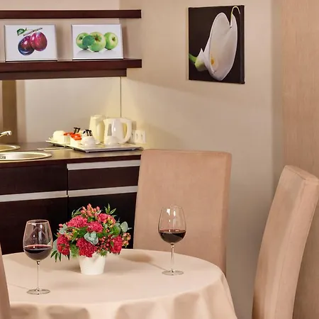 Z-hotel Business & 4* אוטווק