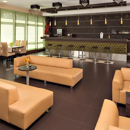 Z-hotel Business & אוטווק