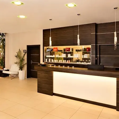 Z-hotel Business & 4* Otwock
